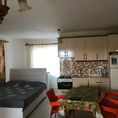 Apartamento Muthis Konumda Bahce Dairesi Size Ozel Ayvalı